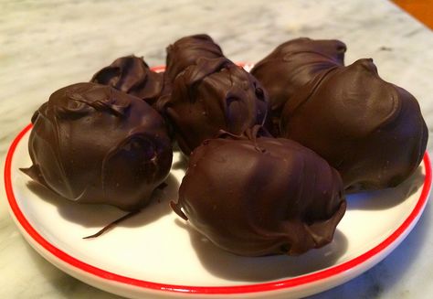 Candy making is a lost art, but that wasn't the case in the early 1900s when candy (think fudge, divinity, toffee) was commonly made i... Opera Fudge Recipe, Opera Fudge, Edible Christmas Gifts, Old Cookbooks, Cream Candy, Oreo Truffles, Cake Blog, Ice Cream Candy, German Chocolate Cake