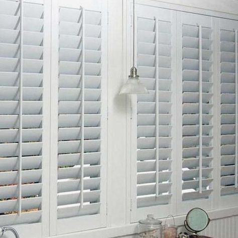 Cordless Window Blinds Check more at http://www.kowalskifurnituredesign.com/32988/cordless-window-blinds/ Wooden Shutter Blinds, Window Shutters Indoor, Shutter Windows, Shutters Indoor, Kitchen Window Coverings, Bay Window Treatments, Kitchen Shutters, Budget Friendly Living Room, Indoor Shutters