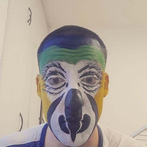 This was painted back in 2023 and would you believe me I didn't realize this is an illusion paint until someone else pointed it out. So enjoy this parrot face paint I did XD inspo from Pinterest is the last picture #facepaiting #facepaint #bodypaint #bodypainting #cospaint #ציוריפניםוגוף #איפוראמונתי #illusionmakeup Funny Face Painting, Parrot Face Paint, Funny Face Paint, Face Painting Easy, Painting Easy, Facepaint, Funny Face, Believe Me, Funny Faces