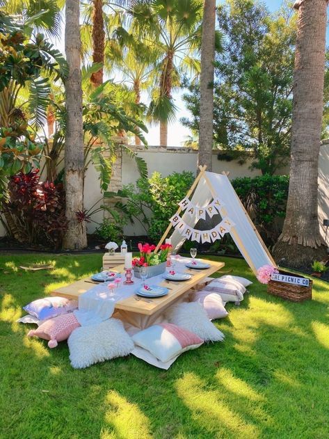 Picnic Themed Birthday Party Decorations, Teepee Birthday Party Decor, Birthday Backyard Decorations, Picnic Decorations Ideas Simple, Tepee Party, Tema Birthday, Teepee Picnic, Teepee Birthday Party, Tipi Party