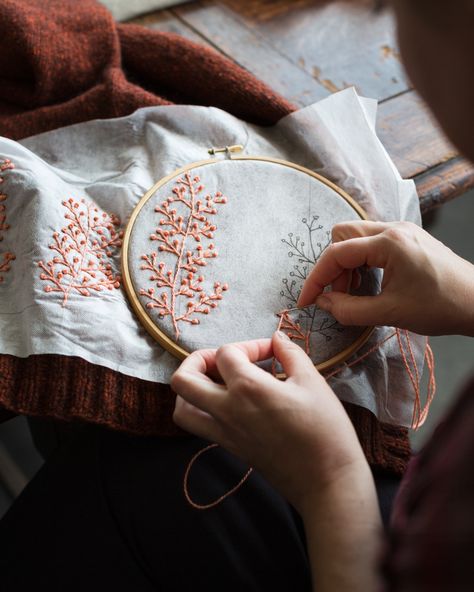 Happy Anniversary to Embroidery on Knits! 🎊 One year ago today, Judit Gummlich's (@ku.ni.ber.ta) brilliantly beautiful book on embellishing knitwear through embroidery was released. Embroidery on Knits has become a treasured favourite through thoughtful, detailed texts and @fraeuleinsonntag's captivating photography. Here's to many more years of stitching, inspiration and creativity! ✨ A new print run is coming soon again, so secure your copy now—or add this gem to your wish list as the holi... Simple Embroidery Stitches, Cosy Cardigan, Learning To Embroider, Brooklyn Tweed, Embroidery Template, Wool Embroidery, Embroidery Book, Hand Stitch, Embroidery Motifs