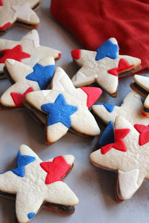 Memorial Day Cookies - The Squeaky Mixer - Easy And Fun Baking Recipes Memorial Day Cookies, Squeaky Mixer, Memorial Day Thank You, Leave Cookies, Yummy Sugar Cookies, Strawberry Powder, Cookies Sugar, Amazing Food Decoration, Buttercream Filling