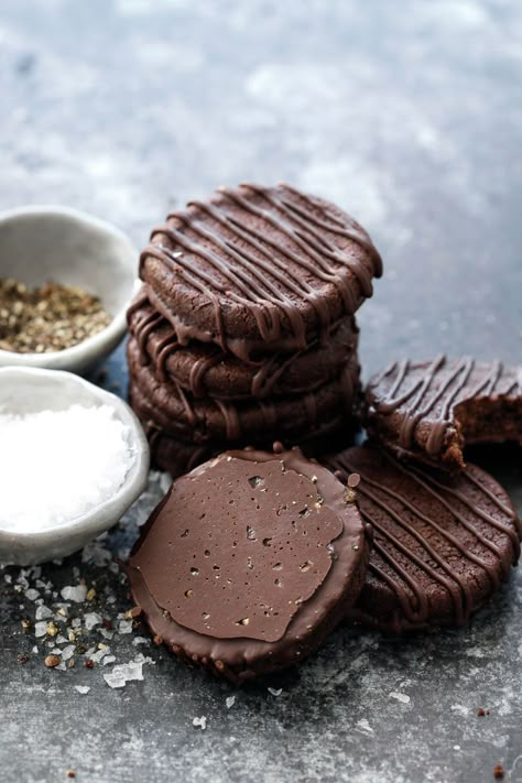 Get the Recipe: Chocolate Salt & Pepper Sable Cookies Sable Cookies, Orange Brownies, Cookie Corner, How To Temper Chocolate, Cookies Gluten Free, Paleo Food, Dipped Cookies, Brownie Cookies, Chocolate Orange