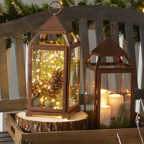 Lantern with pinecone and fairy lights. Tall Lanterns, Rustic Wood Lanterns, Jul Diy, Iron Lantern, Lantern Ideas, Wood Lantern, Iron Lanterns, Garden Lanterns, Wooden Lanterns