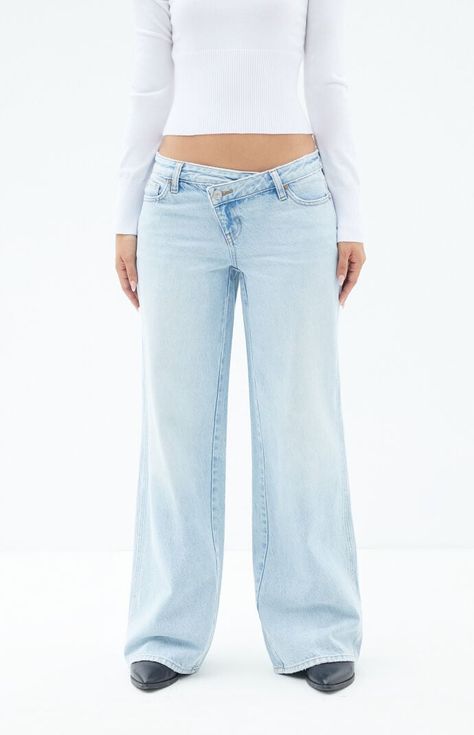 PacSun takes your outfit out of basic territory with their new denim collection featuring the Casey Light Indigo Asymmetrical Low Rise Baggy Jeans. These flattering low-rise jeans feature an asymmetrical waistband for an updated look and wide-leg openings that give way to a baggy fit. They're made with sustainably sourced cotton for an eco-friendly update.Model is wearing a size 26Model measurements: 5’7” height, 30” bust, 23” waist, 33” hipClick here to check out these jeans in other washes.Lea Pacsun Outfits, Jamaica Outfits, Low Rise Baggy Jeans, Jeans Pacsun, Pacsun Jeans, Curve Jeans, Denim Collection, Low Rise Jeans, Light Wash Jeans