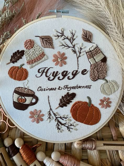 Autumn Dreams Embroidery Hoop Floral Embroidery Hoop - Etsy UK Hoop Wall Decor, Wall Decor Embroidery, Fall Quilt Patterns, Fall Embroidery Designs, Cushion Embroidery, Digital Embroidery Patterns, Hoop Projects, Hoop Embroidery, Floral Hoops