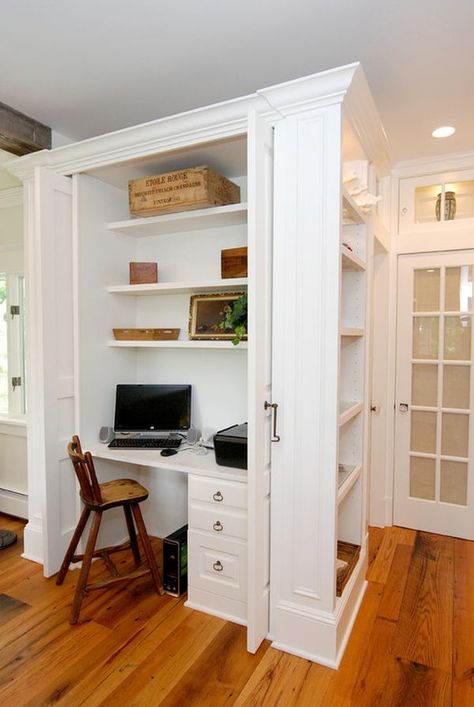 Sneaky Storage Solutions For Small Spaces Home Office Traditional, Computer Nook, Hidden Desk, Closet Desk, Desk Nook, Living Room New York, Office Desk Designs, Traditional Home Office, Kitchen Desks