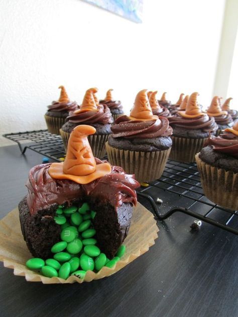 harry-potter-sorting-hat-cupcakes-by-my-cupcake-addiction Sorting Hat Cupcakes, Gateau Harry Potter, Deco Cupcake, Hat Cupcakes, Harry Potter Cupcakes, Cumpleaños Harry Potter, Harry Potter Sorting, Harry Potter Sorting Hat, Harry Potter Bday