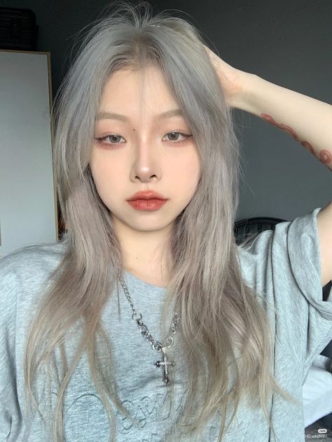 Grey Hair Korean, Blonde Hair Korean, Blonde Asian Hair, Hair Korean, Ulzzang Hair, Hair Color Asian, Wedding Hair Colors, Blonde Asian, Korean Hair Color