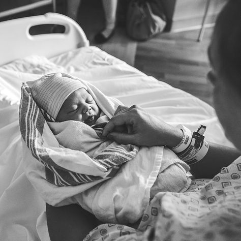 Newborn At Hospital, How To Dress Newborn, Birth Photography Hospital, Baby Hospital Photos, Newborn Hospital Pictures, Newborn Hospital Photography, Baby Hospital Pictures, Hospital Photos Newborn, Birth Pictures