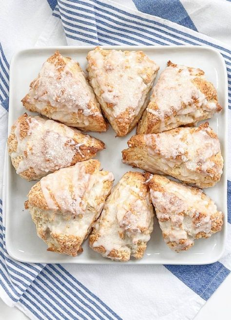 The best Sour Cream Scones are the best scones you will ever eat! And they go from a sweet treat to a savory depending on what you add to this versatile recipe! Ginger Bread Biscuits, Garlic Monkey Bread, Biscuit Monkey Bread, Savory Scones Recipe, Sour Cream Scones, Cream Scones Recipe, Apple Monkey Bread, Easy Monkey Bread, Scones Recipe Easy