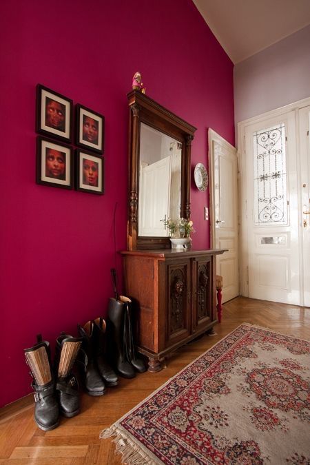 Fuschia Accent Wall, Painting Decoration Wall, Painting Ideas Wall, Magenta Walls, Wall Paint Ideas, Room Paint Designs, Burgundy Living Room, Pink Combination, Wall Painting Ideas