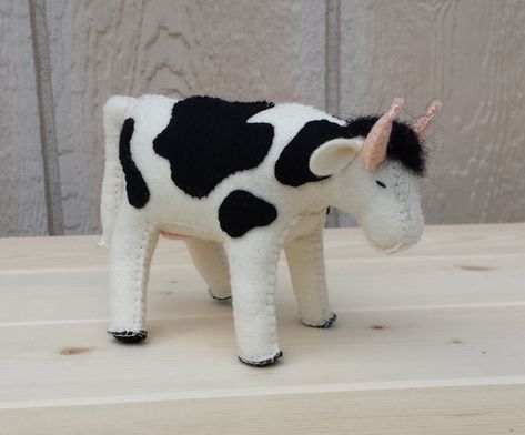 Felt Farm Animals Pattern, Felt Cow, Purple Cow, Felt Banner, Animal Sewing Patterns, Needle Felted Animals, Cow Pattern, Sewing Toys, Felt Hearts