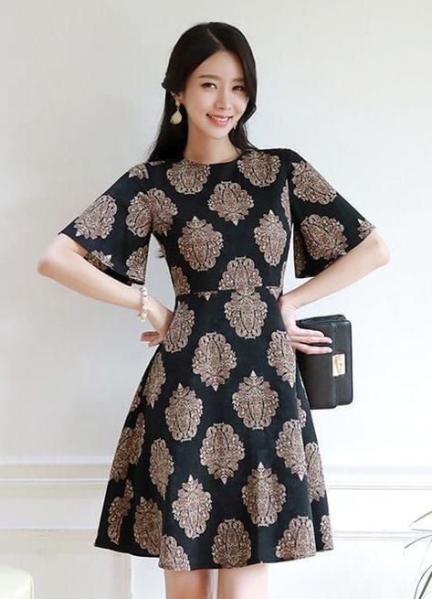 Very pretty evening bodycon dresses Dress Batik Modern, Model Dress Batik, Mode Batik, Flared Sleeve Dress, Batik Clothing, Dress Batik, Bodycon Evening Dress, Frock For Women, Batik Fashion