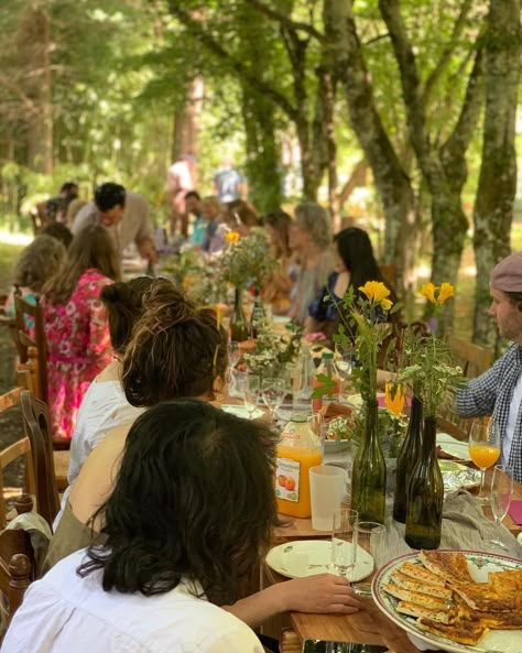 Brunch Garden Wedding, Morning Wedding Aesthetic, Brunch Wedding Aesthetic, Morning After Brunch Wedding, Backyard Brunch Wedding, Morning Wedding Ideas Brunch Reception, Morning Wedding Ideas, Morning Wedding Ceremony, Morning After Wedding Brunch