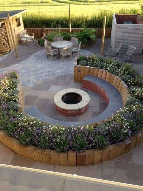 Circle Fire Pit Area, Circular Fire Pit Area, Circular Seating, Pig Latin, Circular Garden, Garden Simple, Outside Fire Pits, Sunken Garden, Garden Wallpaper