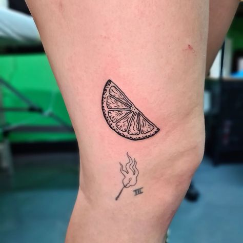 🍋 Matching lemon slices for Lili & Shafe! 🍋 Did these a while ago and never got around to posting em! If I haven't posted your tattoo, it's not because it's bad or I don't like it. It's simply because I have a colander for a brain 🧠💦 Lime Tattoo Ideas, Citrus Slice Tattoo, Lime Slice Tattoo, Lemon Slice Tattoo Minimalist, Lemon Wedge Tattoo, Lemon Slice Tattoo, Lemon Tattoo, Lemon Slice, Dream Tattoos