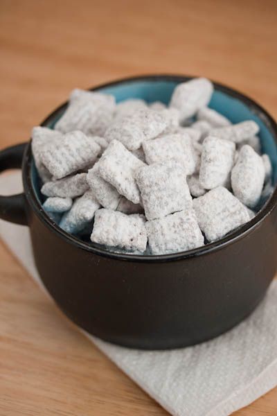 Don't call it puppy chow, it's christmas crack. Put peanut butter and melted chocolate on Chex cereal. Then cover with powdered sugar. DELICIOUS Easy Puppy Chow, Puppy Chow Recipes, Cereal Snacks, Puppy Chow, Snack Foods, Yummy Sweets, It Goes On, Snack Mix, Sweets Treats