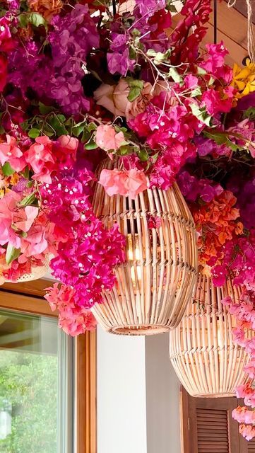 Hawaii Wedding Florist on Instagram: "HANGING FLORAL INSTALLATIONS / they WOW & INTRIGUE! A splurge must have at your luxury wedding! Hanging over a head table, dance floor or inside a dining canopy! YES !! #dbhemingway 🌸 #1 LIMONCELLO INSTALLATION #2 BOTANICAL INSTALLATION #3 TROPICAL BOUGAINVILLEA INSTALLATION . . Floral Design / Styling @dbhemingway Photographers @saraolivia.photographer @dmitriandsandra @lindseyboice Rentals @alohaartisans @bbjlatavola @letsentertainmaui @hemingwayfinear Bougenville Wedding Decor, Tropical Floral Installation, Bougainvillea Backdrop, Bugambilia Wedding, Bougainvillea Decor, Botanical Installation, Hanging Flowers Wedding, Table Dance, Bougainvillea Wedding