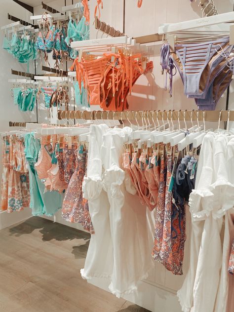 Swimwear Shop Interior Design, Beach Boutique Interior, Kids Clothing Store Design, Surf Shops, Swimwear Boutique, Clothing Store Design, Boutique Display, Swimwear Store, Beach Boutique