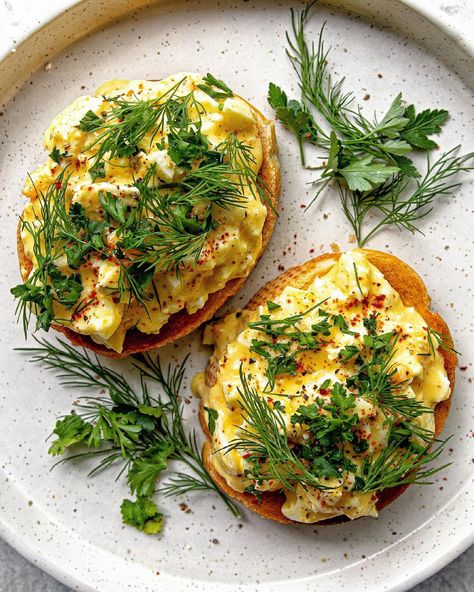 @kalememaybe shared a photo on Instagram: “Lemony Feta Egg Salad Toast with parsley and dill!!! Just in time for the warm weather — fresh, bright, and filling! Recipe is going out…” • May 27, 2021 at 3:30pm UTC Egg Salad Toast, Crunchy Vegetables, Mayo Sandwich, Pickled Peppers, Egg Salad Sandwiches, Healthy Food Dishes, Cracked Pepper, Egg Salad, Salad Ingredients