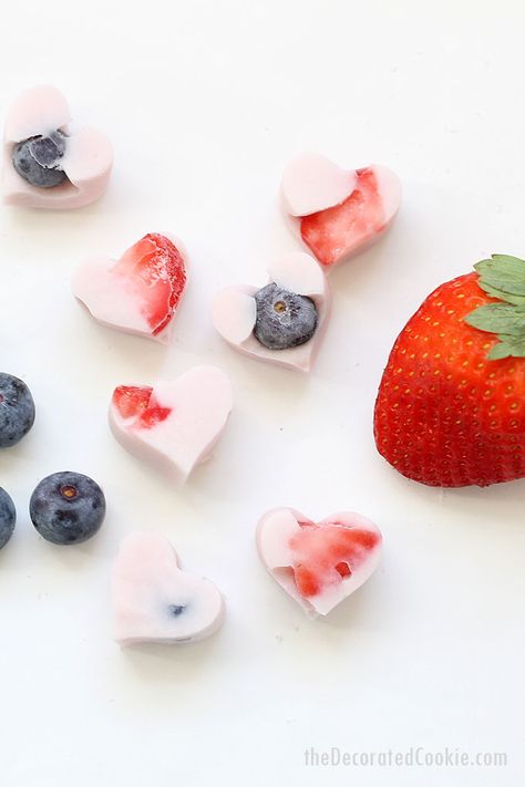 Need a quick, healthy snack idea? Quick and easy fruit and frozen yogurt bites. Made in a silicone heart mold, use for Valentine's Day. Heart Healthy Desserts, Frozen Yogurt Bites, Yogurt Bites, Quick Healthy Snacks, Snacks Ideas, Egg Casserole Recipes, Snack Video, Valentine's Day Recipes, Healthy Snacks Easy