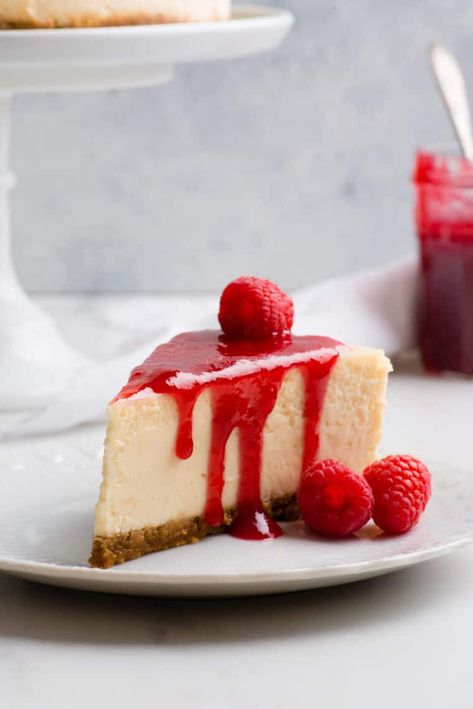 Cheesecake With Raspberry Sauce, Southern Holiday Recipes, New York Cheesecake Recipe, Coulis Recipe, Sweet Potato Cheesecake, Grandbaby Cakes, Philadelphia Torte, Raspberry Coulis, New York Style Cheesecake