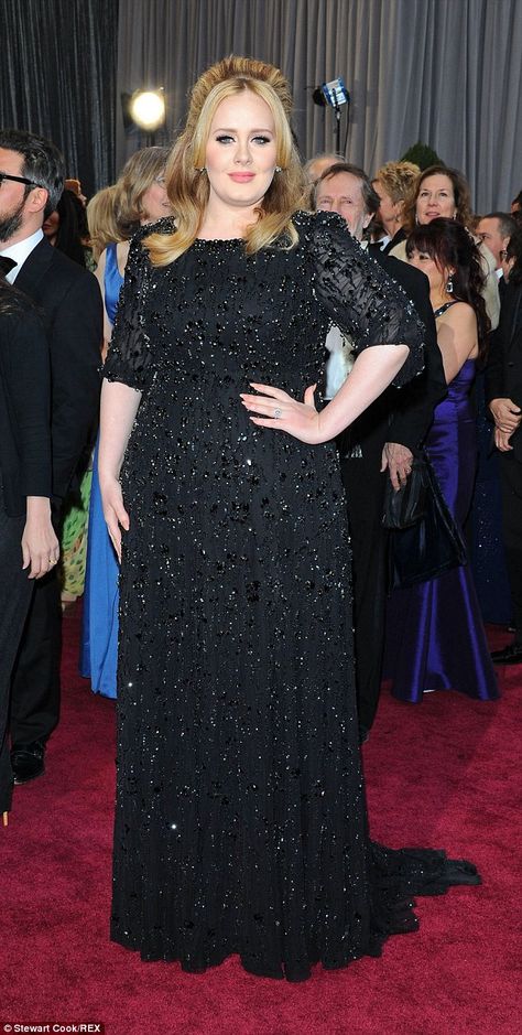 Adele in Jenny Packham gown - 2013 Oscars. (February 2013) Gown For Fat Woman, Fat Dress, Fairy Tale Fashion, Wedding Gown Trends, Evening Gowns With Sleeves, Lace Dress Styles, Mum Fashion, Iranian Women Fashion, Long Sleeve Cocktail Dress