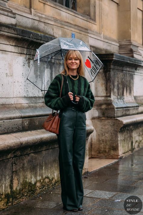 Paris FW 2020 Street Style: Jeanette Friis Madsen Colour Coordination, 2020 Street Style, Reportage Photography, Street Style Winter, Street Look, Winter 2023, Fashion Week Street Style, Fall Fashion Trends, Street Chic