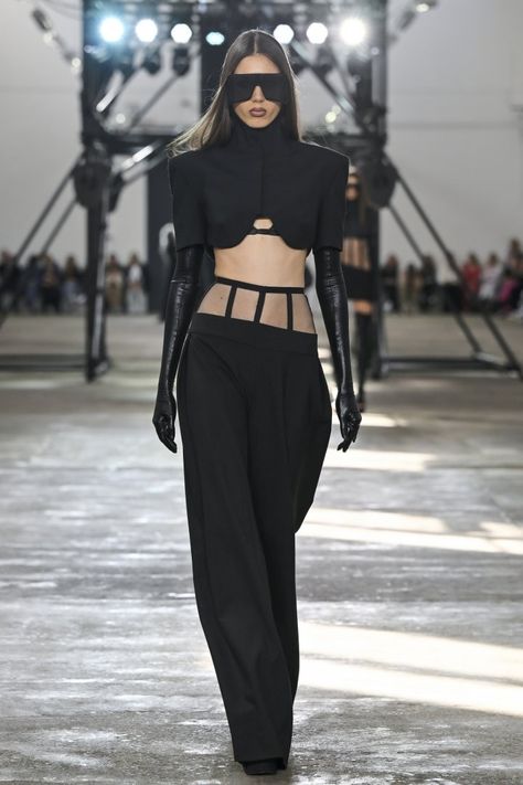 Stile Kylie Jenner, Runway Fashion Couture, Cyberpunk Fashion, Woman Suit Fashion, Futuristic Fashion, Looks Chic, Fashion Design Clothes, Inspiration Mode, Suit Fashion