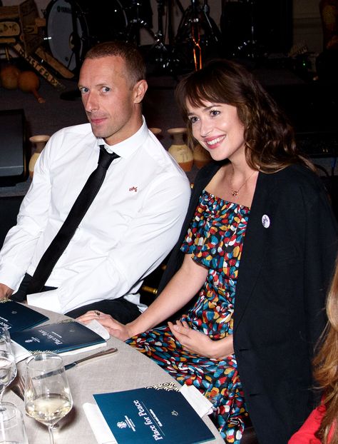 Chris Martin and Dakota Johnson Enjoy Rare Public Date Night at N.Y.C. Fundraiser Dakota Johnson And Chris Martin, Chris Martin Coldplay, Dakota Jhonson, Dakota Style, Dakota Mayi Johnson, Dakota Johnson Style, Melanie Griffith, Don Johnson, Love List