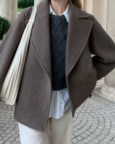 SINJA ESPENHAIN (@sinjaespenhain) • Instagram photos and videos Nyc Outfits Winter, Work Coats, Blazer E Short, Trench Coat Fall, Campus Outfit, Short Blazer, Nyc Outfits, Chic Outerwear, Fall Outfits Ideas