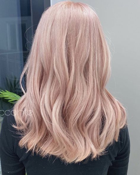 Beige Pink Blonde Hair, Pale Pink Hair Blonde, Rose Gold And Blonde Hair, Rose Blonde Hair Color, Pink Blonde Hair Rose Gold, Light Rose Gold Hair Blonde, Rose Beige Hair, Subtle Rose Gold Hair, Pinkish Blonde Hair