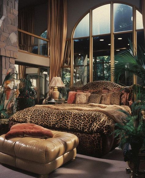 Leopard Bedroom Decor, London Room, Bedroom Ideas Luxury, Girl Apartment Decor, Dream Life House, Dream Apartment Decor, Plants Indoor, Dream House Rooms, Luxury Rooms