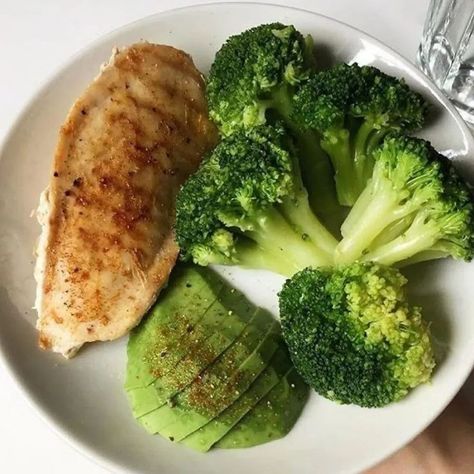 no.1 weight loss vegetables | broccoli is a major weight loss vegetable | must try Makanan Rendah Kalori, Healthy Food Inspiration, Makanan Diet, Healthy Food Dishes, Healthy Food Motivation, Healthy Lifestyle Food, Think Food, Healthy Foodie, Healthy Vegetables