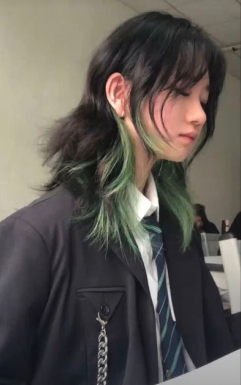 Mullet Dyed Hair, Green Hair Streaks, Under Hair Dye, Underdye Hair, Inspo People, Dark Green Hair, Hair Color Underneath, Hair Streaks, Dyed Hair Inspiration