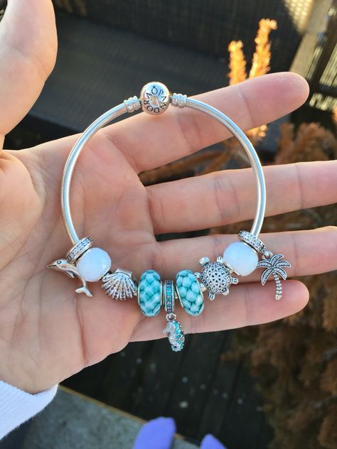 Pandora Jewlery, Pandora Bracelet Charms Ideas, Girly Bracelets, Pandora Bracelet Designs, Pandora Inspiration, Pandora Jewelry Charms, Preppy Jewelry, Beach Room, Bracelet Pandora