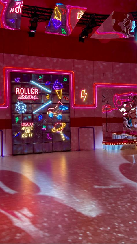 Roller Rink Design, Roller Disco Theme Party, Roller Skating Background, Roller Skating Rink Exterior, Roller Skate Decor, Skating Rink Ideas, Roller Disco Aesthetic, Roller Skating Rink Aesthetic, Roller Rink Aesthetic