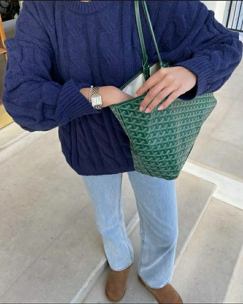 green ♡ goyard ♡ bag ♡ Stockholm style ♡ simple ♡ fashion inspo ♡ outfit inspo ♡ aeathetic Green Goyard Bag, Green Hoodie Outfit, Green Bag Outfit, Stockholm Style Winter, Scandi Fashion, Goyard Tote, Fashion Landscape, Goyard Bag, Stockholm Style