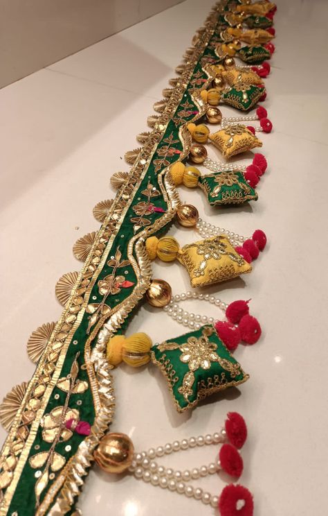 Latest Bandarwal Designs, Toran Ideas For Diwali, Bandanwar Design Handmade, Wall Hanging For Diwali, Kalash Decoration, Hanging Decorations Diy, Handmade Pouches, Handmade Decorative Items, Thali Decoration Ideas