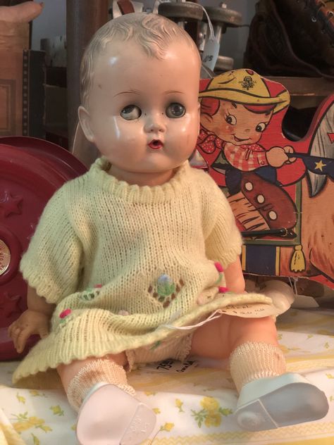 Old Dolls Vintage Creepy, Old Dolls Aesthetic, Creepy Doll Aesthetic, Porcelain Dolls Vintage, Scary Baby Dolls, Baby Doll Eyes, Moving Dolls, Creepy Baby Dolls, Creepy Kids