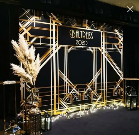 Backdrop For Photo Booth, Prom Gatsby Theme, Gatsby Party Photo Booth, Harlem Nights Decor, Art Deco Gala Decor, Great Gatsby Photo Backdrop, Great Gatsby Backdrop Ideas, Gatsby Backdrop Ideas, Great Gatsby Event Decor