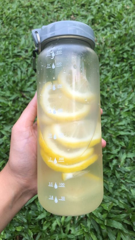 #infusedwater #lemon Infus Water, Lemon Infused Water, Air Lemon, Water Lemon, Lemon Diet, Vampire Diaries Wallpaper, Lemon Tea, Infused Water, Lemon Water