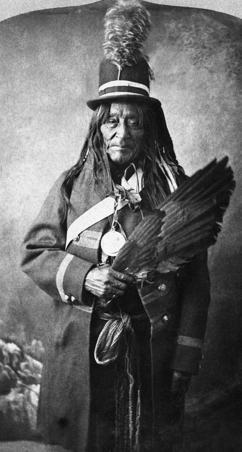 Blackfoot Indian, 26 Jan, Medicine Man, Native American Wisdom, Native American Clothing, Native American Men, American Photo, Native American Pictures, Wilde Westen