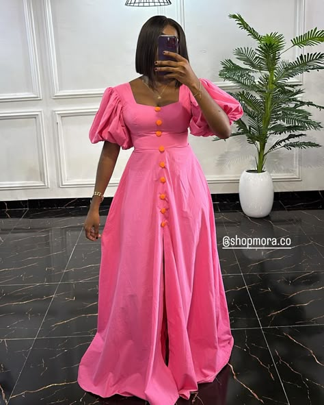 RUN, don’t walk. Your favorite dress, CHISOM just got restocked in new colors!💛💗 Price; N35,000. Available to order in all sizes. Please check our size chart and return policy before placing orders 💕 PROCESSING PERIOD Within Lagos: 7 working days Outside Lagos: 10 working days Outside Nigeria: 15 working days We ship via DHL/GIG Chiffon Gown Styles In Nigeria, Floral Print Chiffon Dress, Fancy Short Dresses, Chic Dress Classy, Uni Outfits, Stylish Wedding Dresses, Free Dresses, African Fashion Ankara, Effortlessly Chic Outfits