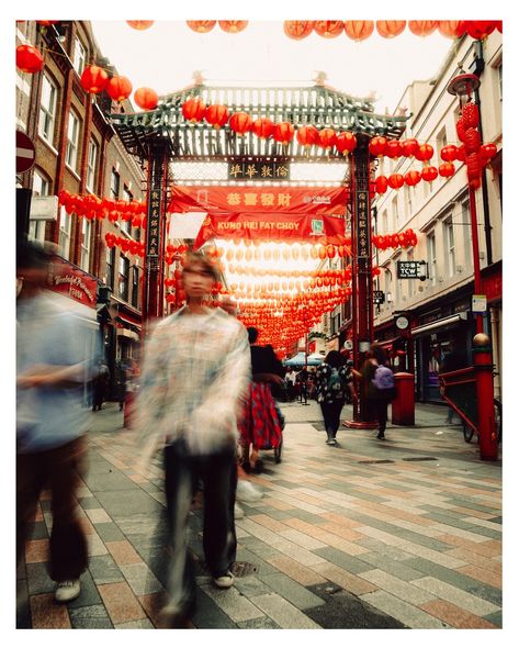 London ChinaTown & a bit more 📸 💬 Comment ‘ PRESET ‘ and I’ll dm you the link to my Lightroom presets pack to help you achieve these results in your photos 📸 London Street Photography Uk Street Photography, London Street Photography People, Chinatown Photography, Chinatown Street Photography, Chinatown London, London Street Photography, Instagram London, London Night, London Photography