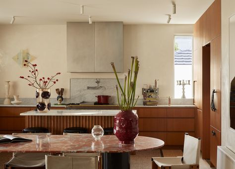 est-living-at-home-with-interior-designer-tali-roth-12 Tali Roth, Mustard Yellow Walls, Melbourne Home, Mid Century Aesthetic, Steel Dining Table, Travertine Coffee Table, Est Living, Mid Century Architecture, Melbourne House