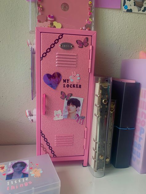 glitter mini locker. bts kpop decoration. deco. Pink Mini Locker, Mini Locker Kpop, Mini Locker Ideas, Mini Locker Decor, Cute Locker Decorations, Pink Locker, Cute Locker Ideas, Mini Locker, Locker Ideas