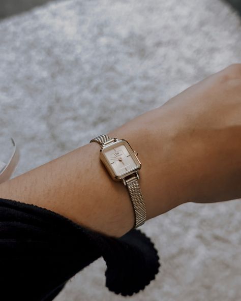 #ad | @danielwellington has the most elegant and timeless watches ✨ use my code HELENASANTOSDW for 20% off sitewide 🫶🏼 timeless elegance, watch lover, details, accessories, pinterest aesthetic, gold jewelry, daniel wellington #paidpartnership #danielwellington #danielwellingtonwatches #oldmoneyaesthetic #discoverunder5k #minimalism t Aesthetic Gold Jewelry, Aesthetic Gold, Daniel Wellington Watch, Timeless Watches, Pinterest Aesthetic, Watch Lover, Old Money Aesthetic, Daniel Wellington, Wellington