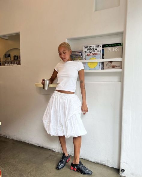 #fashion #summerstyle #allwhiteclothes #skirting #europeanfashion #europeansummeroutfit Casual Summer Skirt, White Summer Outfits, La Style, Quoi Porter, Romantic Summer, Bubble Skirt, Skirts For Women, New Energy, Mode Inspo